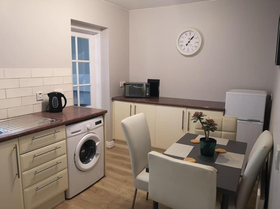 Gaeltacht Quarter Cosy Home Белфаст Екстериор снимка